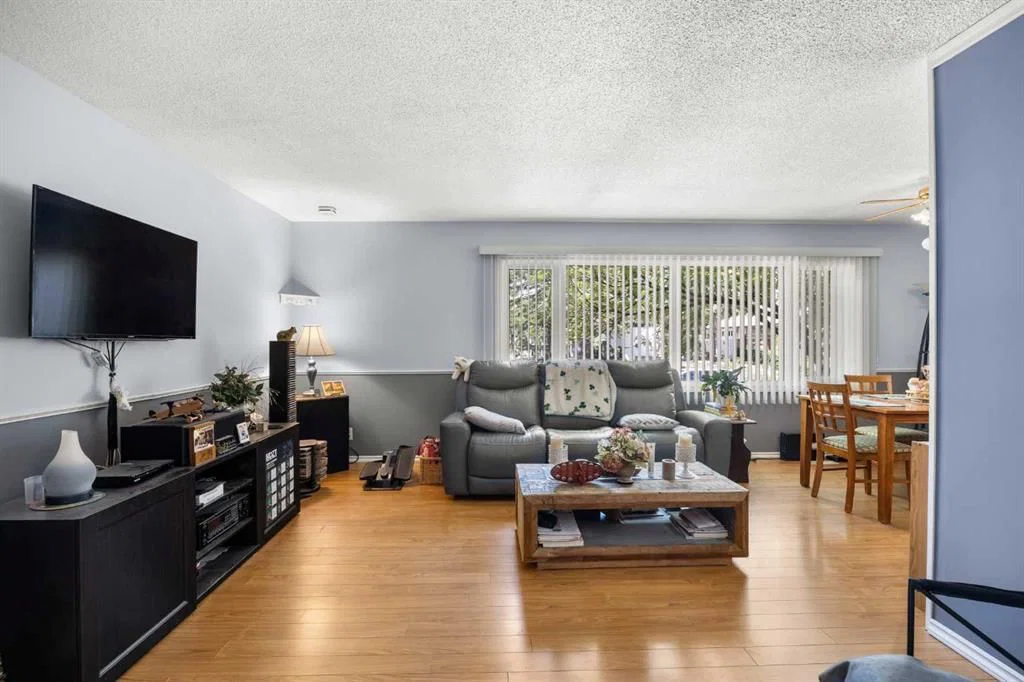 272 Huntington Close NE, Calgary — photo 4 of 38