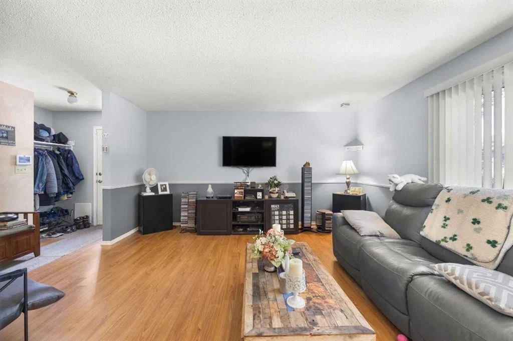 272 Huntington Close NE, Calgary — photo 5 of 38