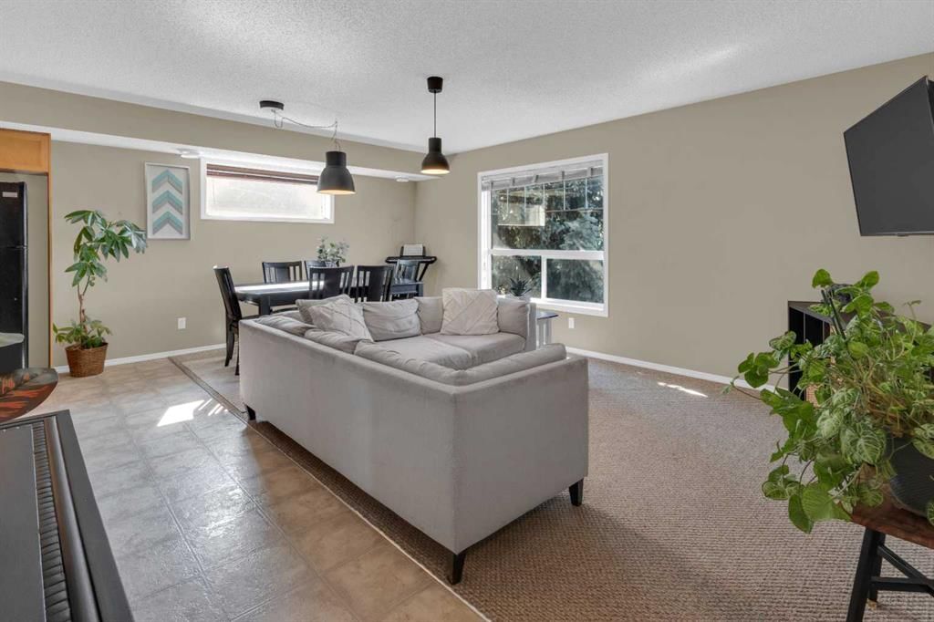 411, 140 Sagewood Boulevard SW, Airdrie — photo 5 of 31