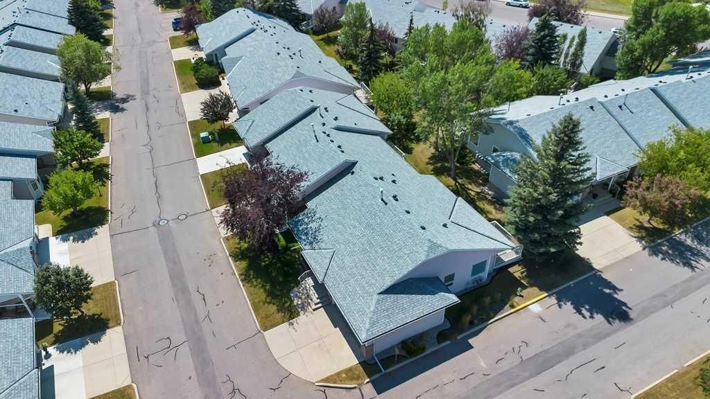 33 Riverview Point SE, Calgary — photo 5 of 30