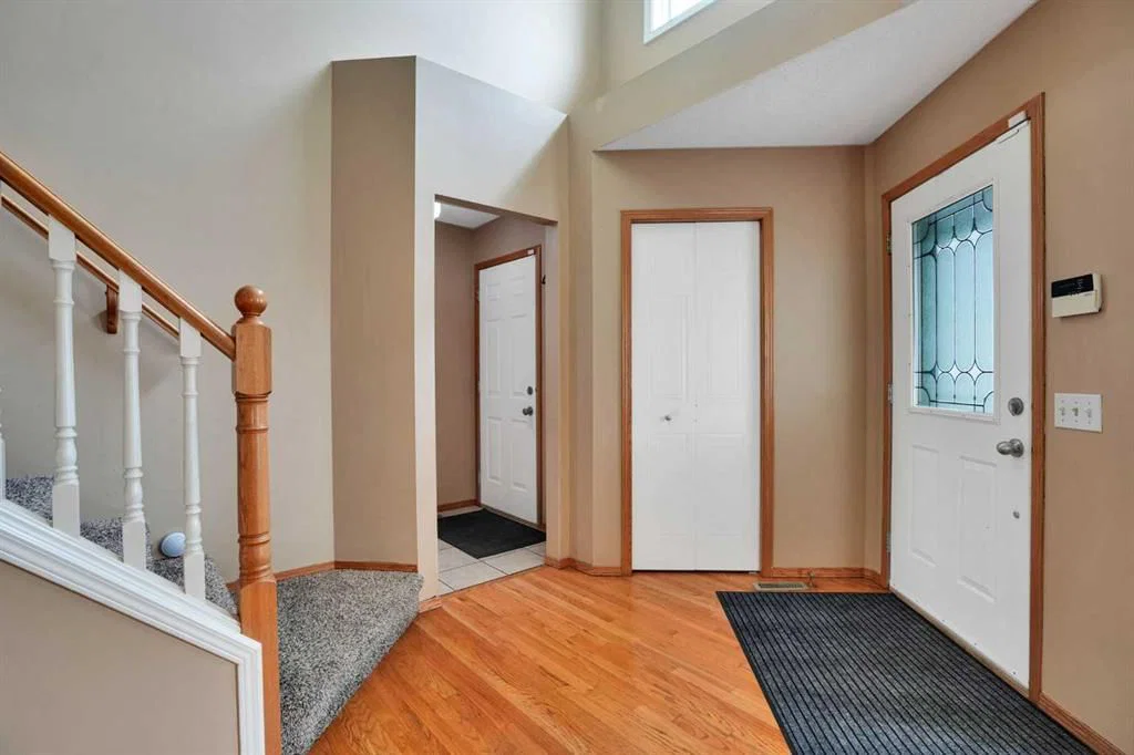 332 Harvest Hills Drive NE, Calgary — photo 3 of 26