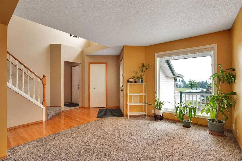 332 Harvest Hills Drive NE, Calgary — photo 5 of 26