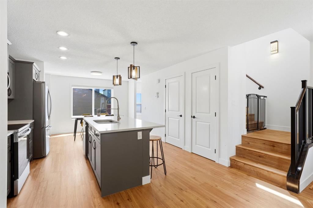 564 Evanston Drive NW, Calgary — photo 4 of 39