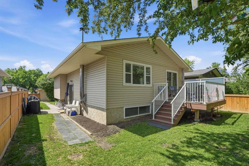3056 32A Street SE, Calgary — photo 2 of 43
