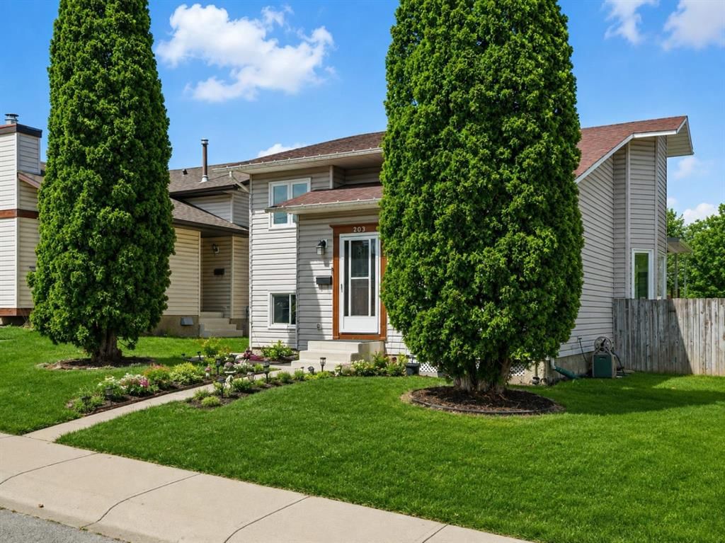 203 Shawglen Road SW, Calgary — photo 2 of 44