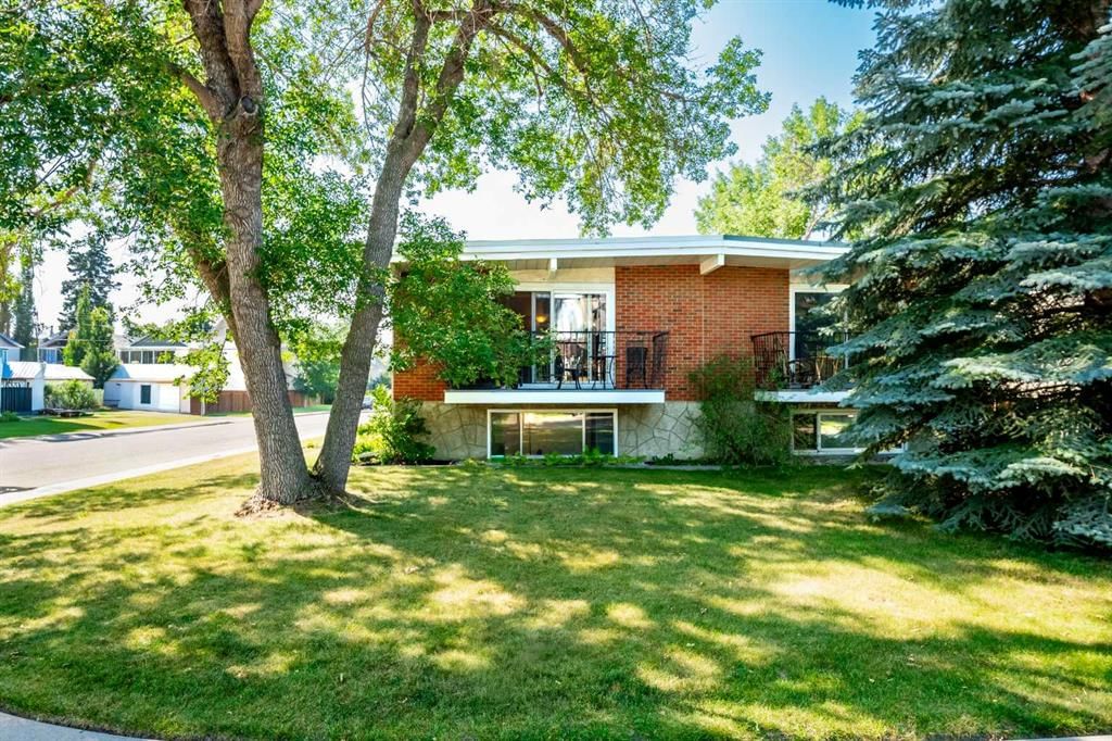 2301 4 Avenue NW, Calgary — main listing photo
