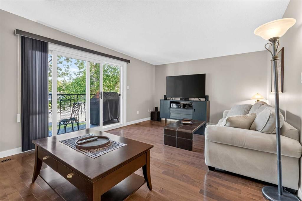 2301 4 Avenue NW, Calgary — photo 4 of 50