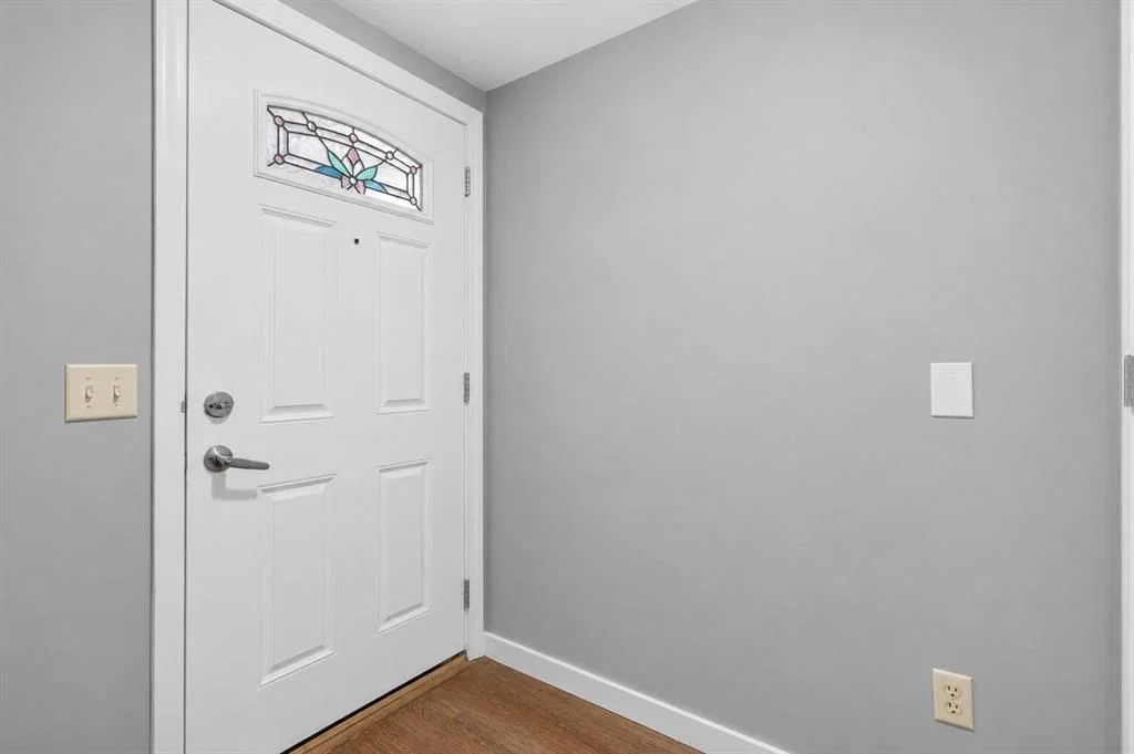 4 Hunterhorn Gate NE, Calgary — photo 2 of 34