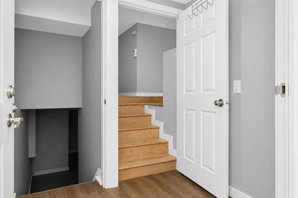 4 Hunterhorn Gate NE, Calgary — photo 3 of 34