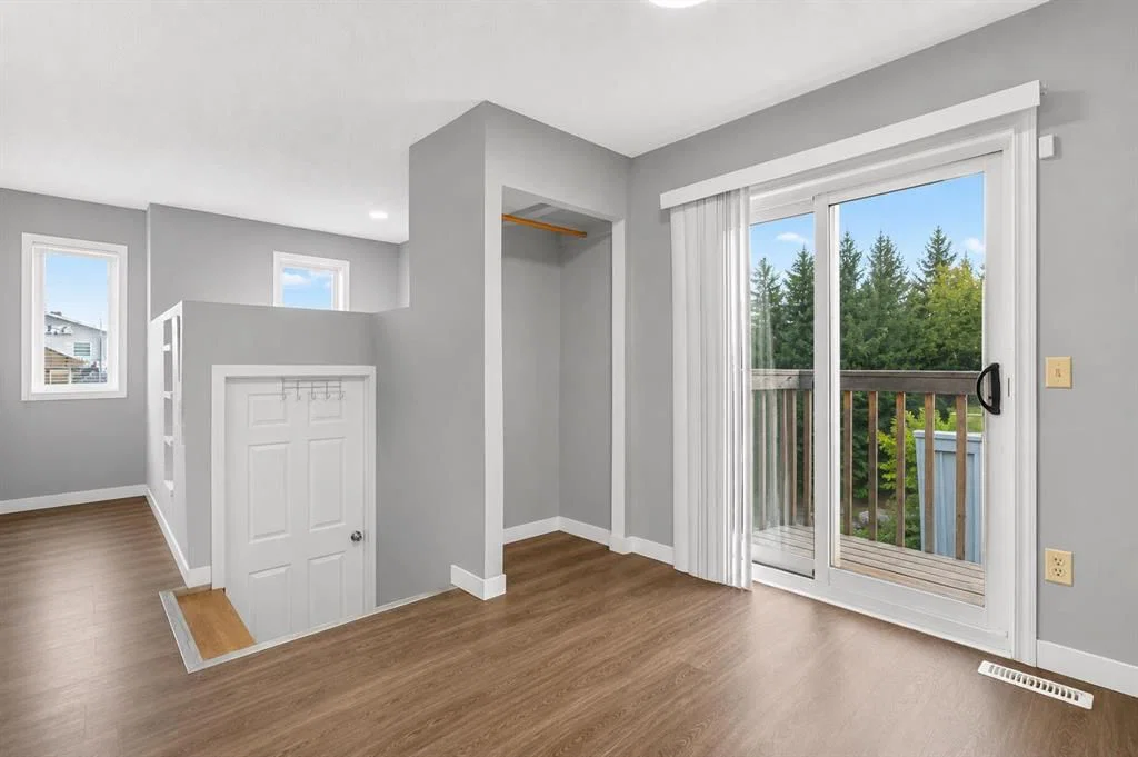 4 Hunterhorn Gate NE, Calgary — photo 5 of 34