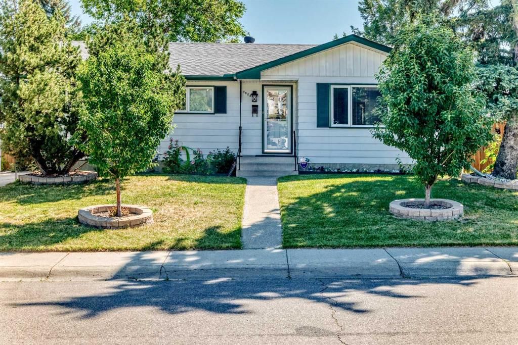 7828 10 Street NW, Calgary — main listing photo