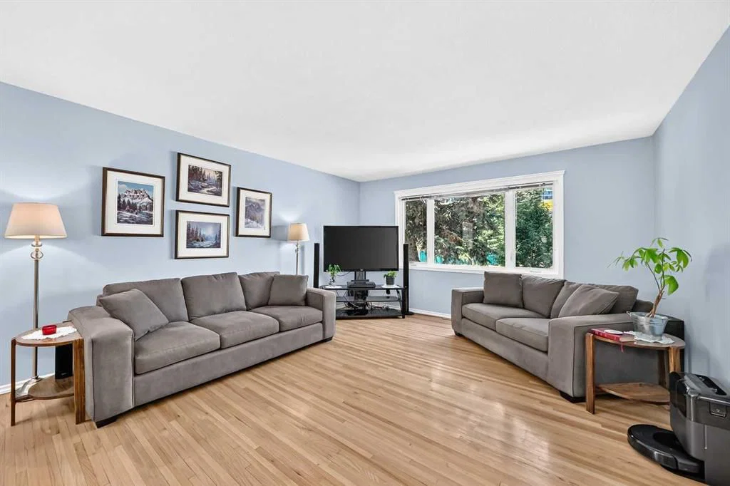7828 10 Street NW, Calgary — photo 4 of 48