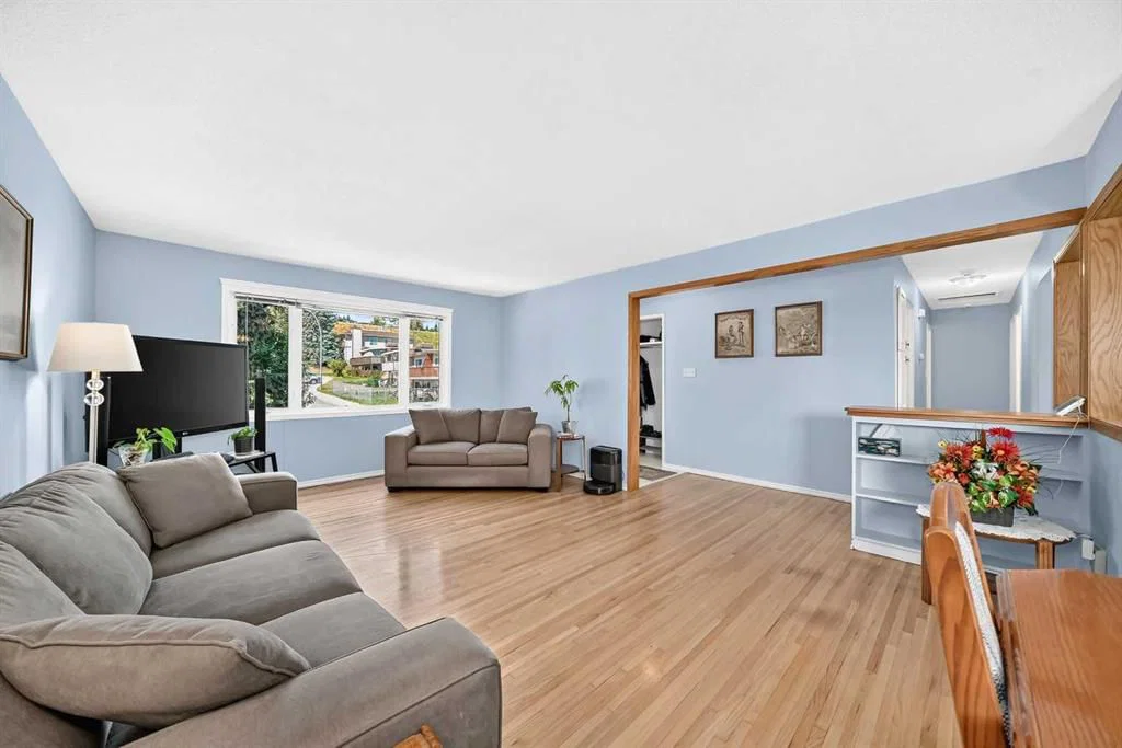 7828 10 Street NW, Calgary — photo 5 of 48