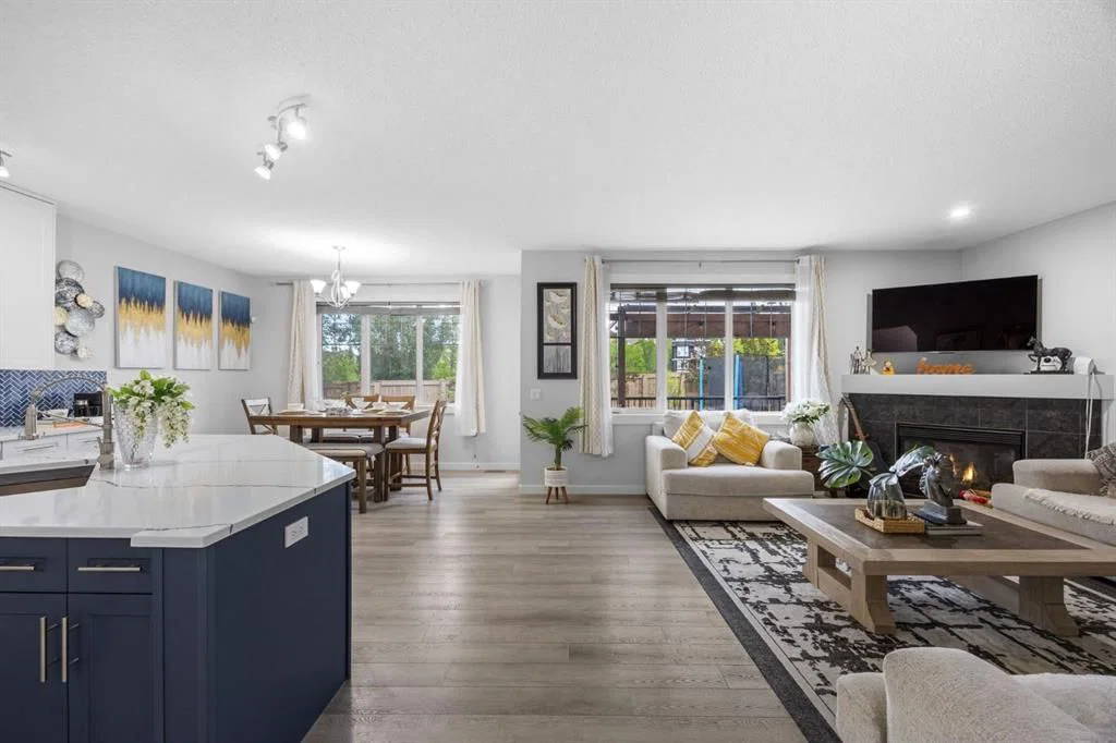 575 Evergreen Circle SW, Calgary — main listing photo