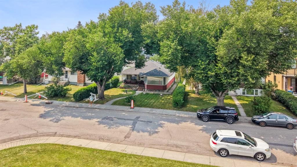 2307 7 Street NE, Calgary — photo 5 of 16