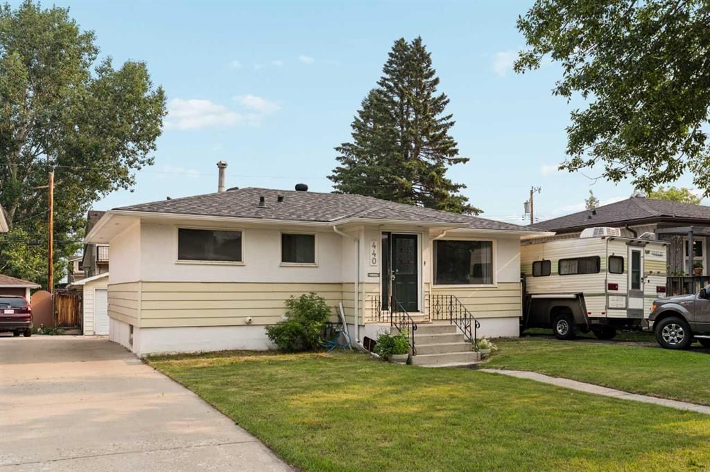 440 36 Avenue NW, Calgary — main listing photo
