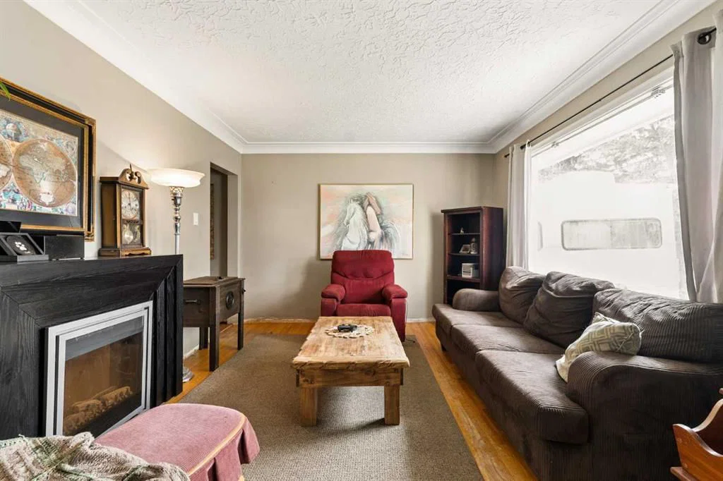 440 36 Avenue NW, Calgary — photo 2 of 26