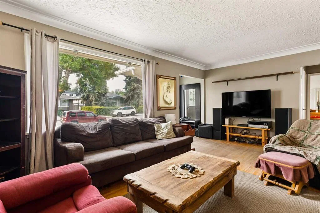 440 36 Avenue NW, Calgary — photo 4 of 26