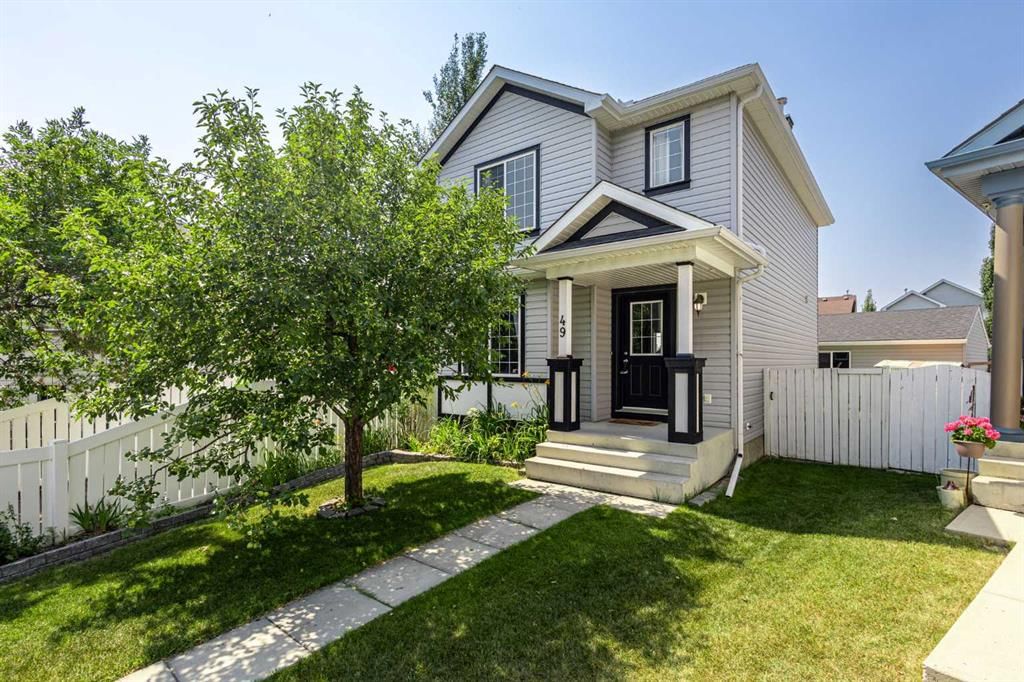 49 Evermeadow Manor SW, Calgary — main listing photo