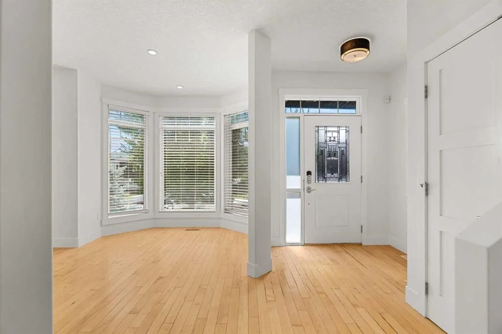 4828 20 Avenue NW, Calgary — photo 3 of 50