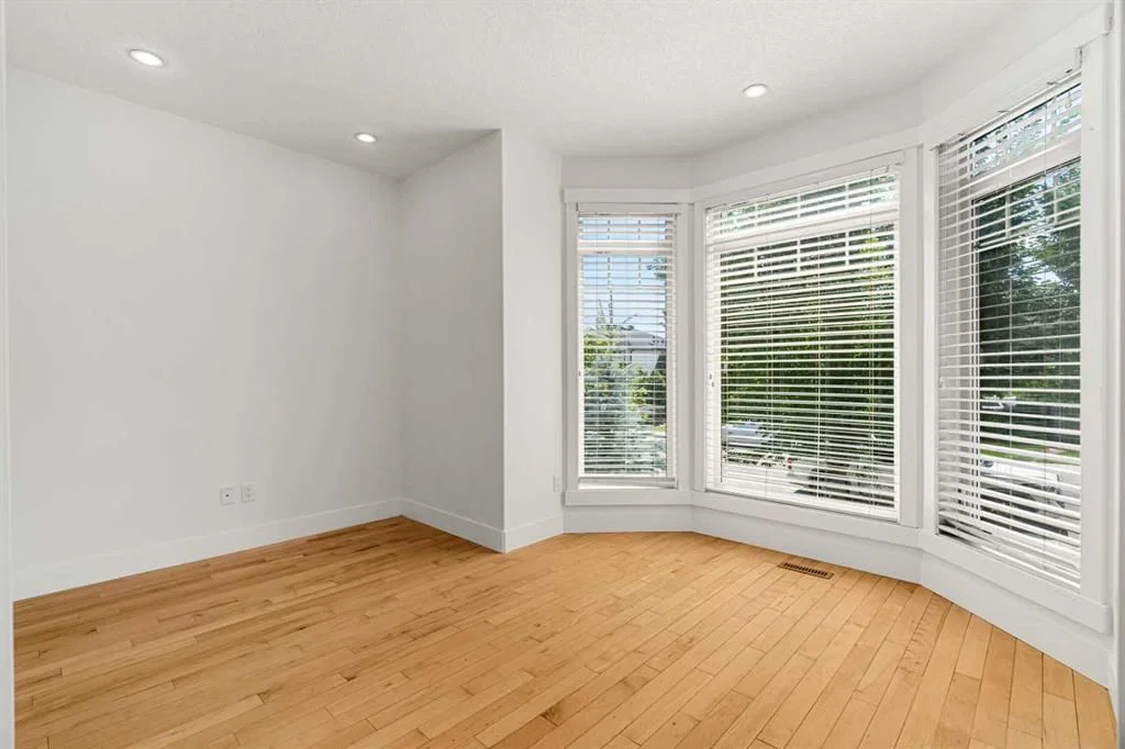 4828 20 Avenue NW, Calgary — photo 5 of 50