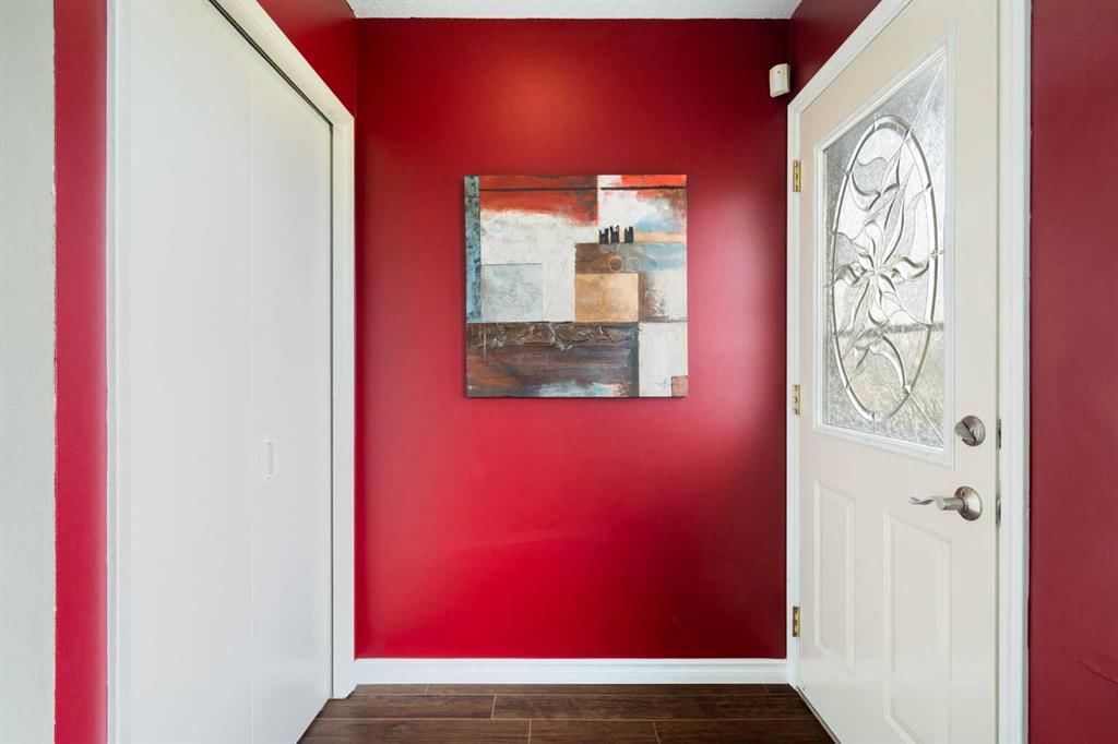 3032 32A Avenue SE, Calgary — photo 4 of 39