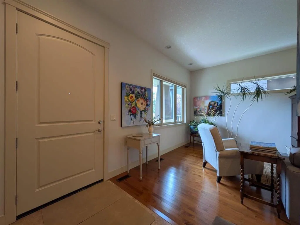 2104 23 Avenue NW, Calgary — photo 5 of 41