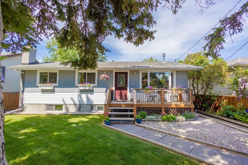 7904 48 Avenue NW, Calgary — main listing photo