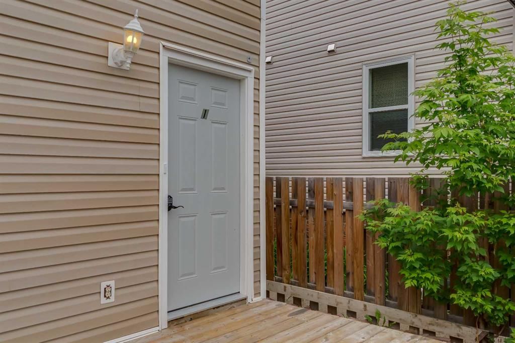 4627 73 Street NW, Calgary — main listing photo