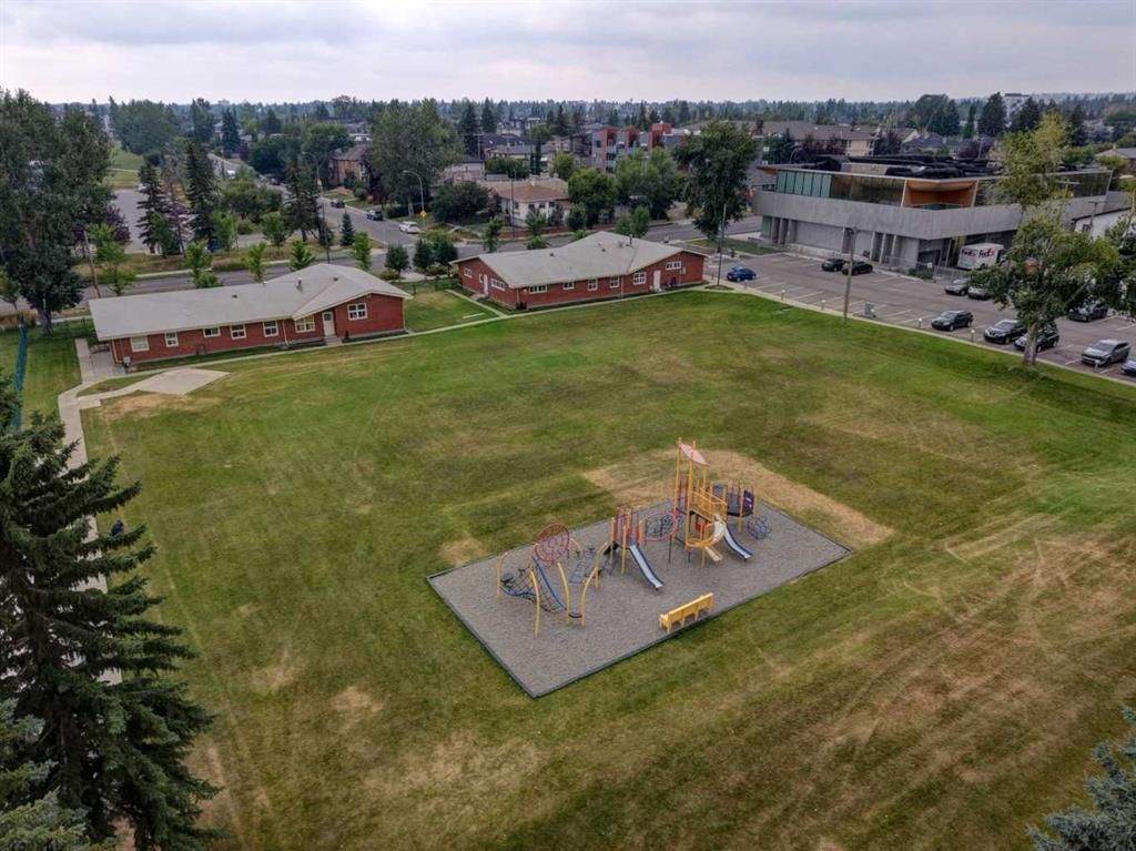 3060 17 Avenue SW, Calgary — photo 5 of 18