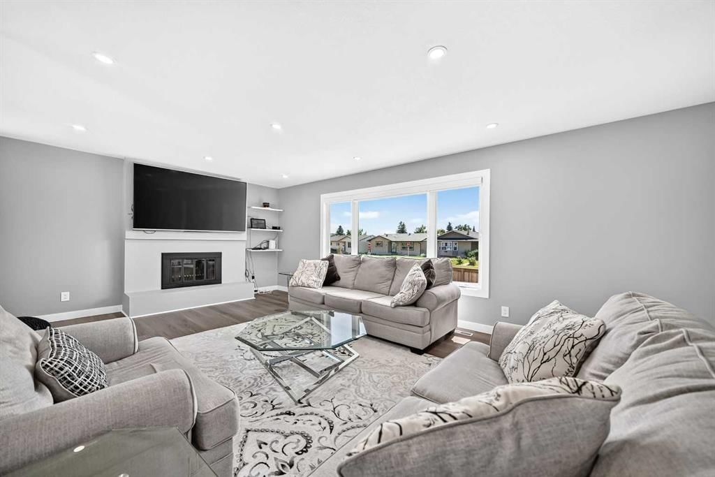 4932 Rundlehorn Drive NE, Calgary — photo 3 of 50
