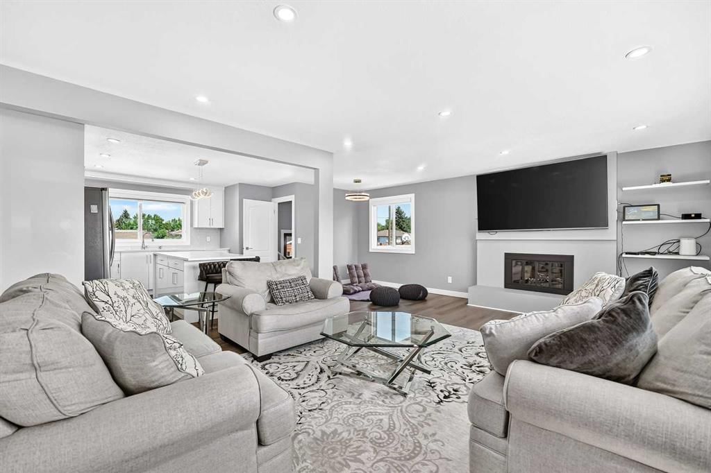 4932 Rundlehorn Drive NE, Calgary — photo 4 of 50