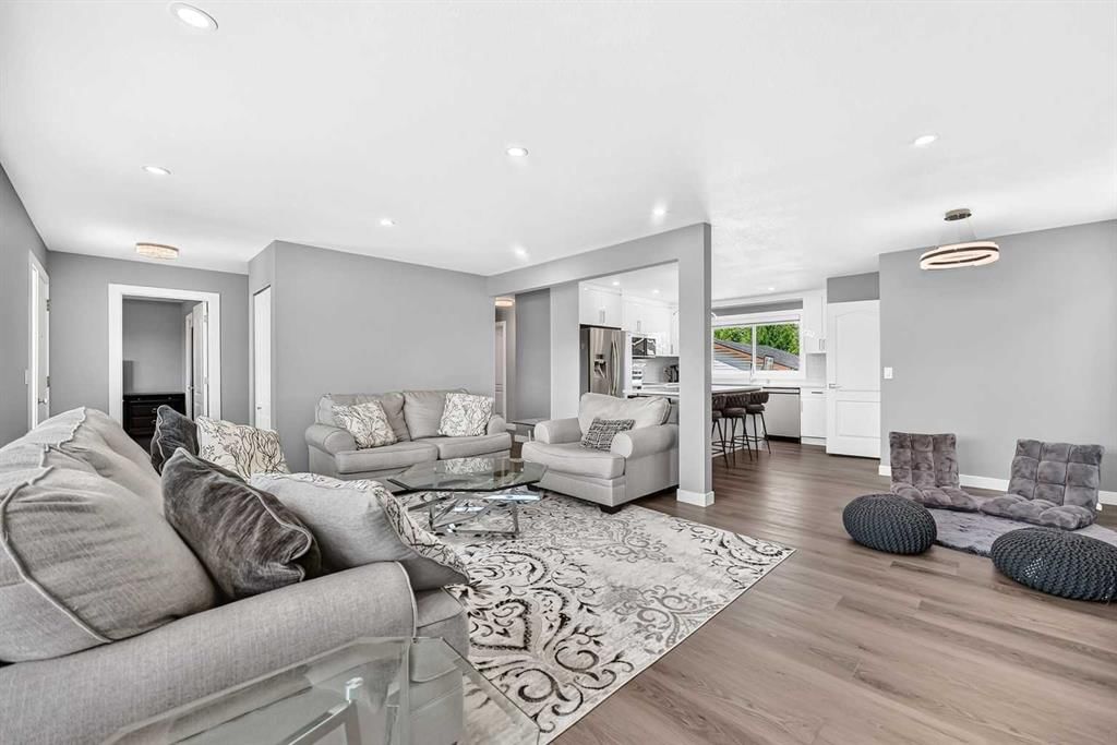 4932 Rundlehorn Drive NE, Calgary — photo 5 of 50