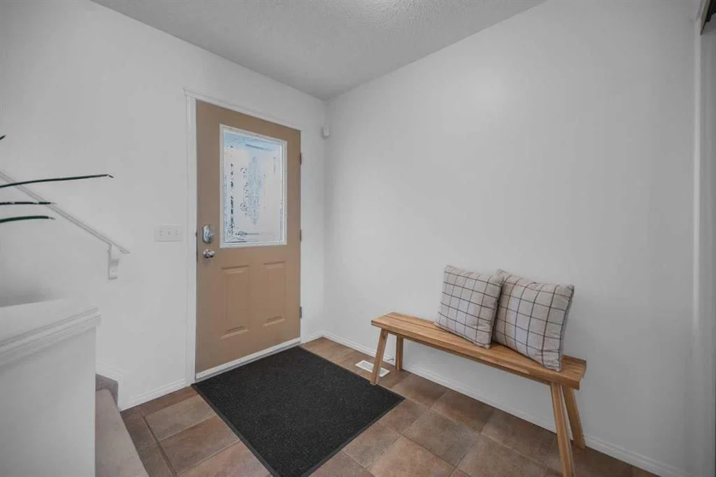 154 Bridlewood Court SW, Calgary — photo 5 of 36
