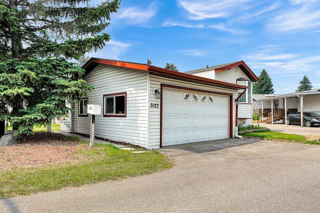 3123 Burroughs Manor NE, Calgary — main listing photo