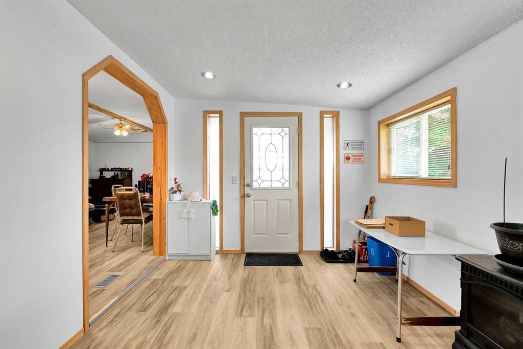 3123 Burroughs Manor NE, Calgary — photo 3 of 35