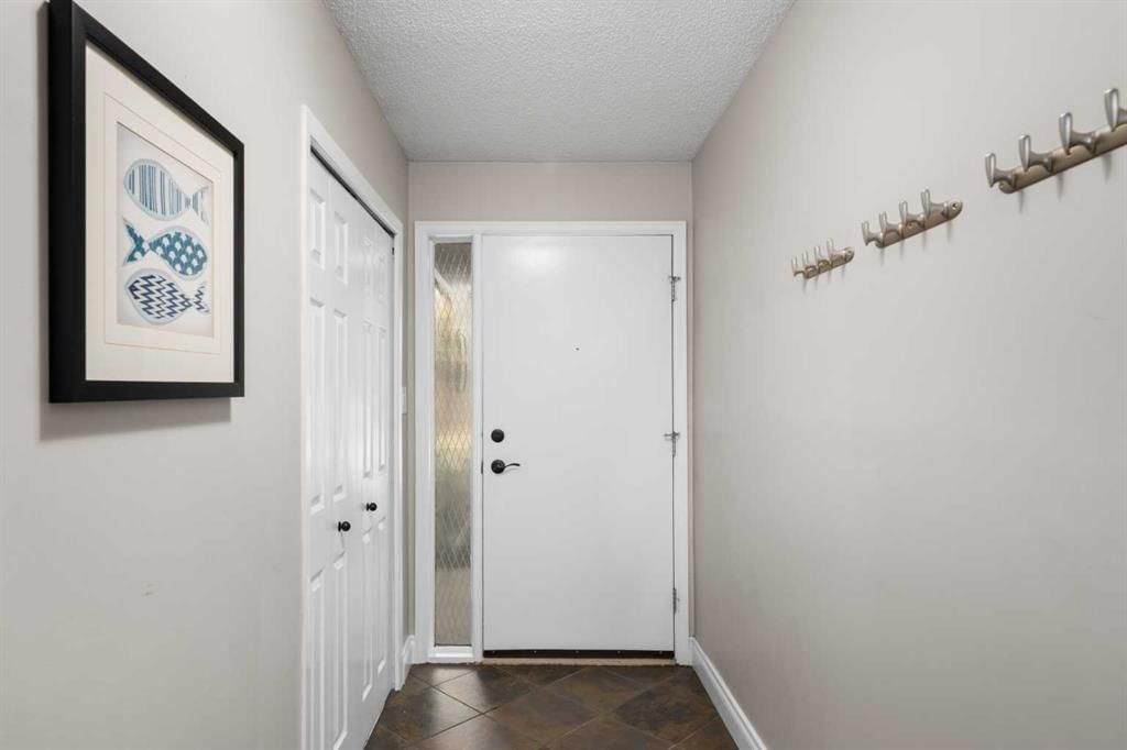 52, 10030 Oakmoor Way SW, Calgary — photo 2 of 44