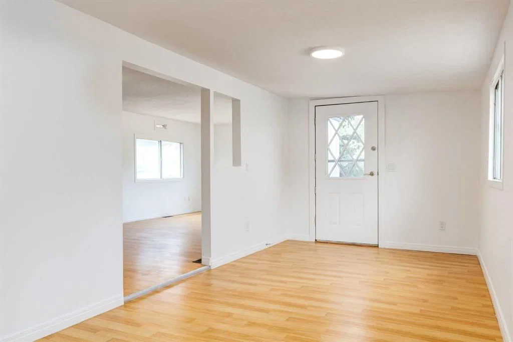 3223 83 Street, Calgary — photo 5 of 25