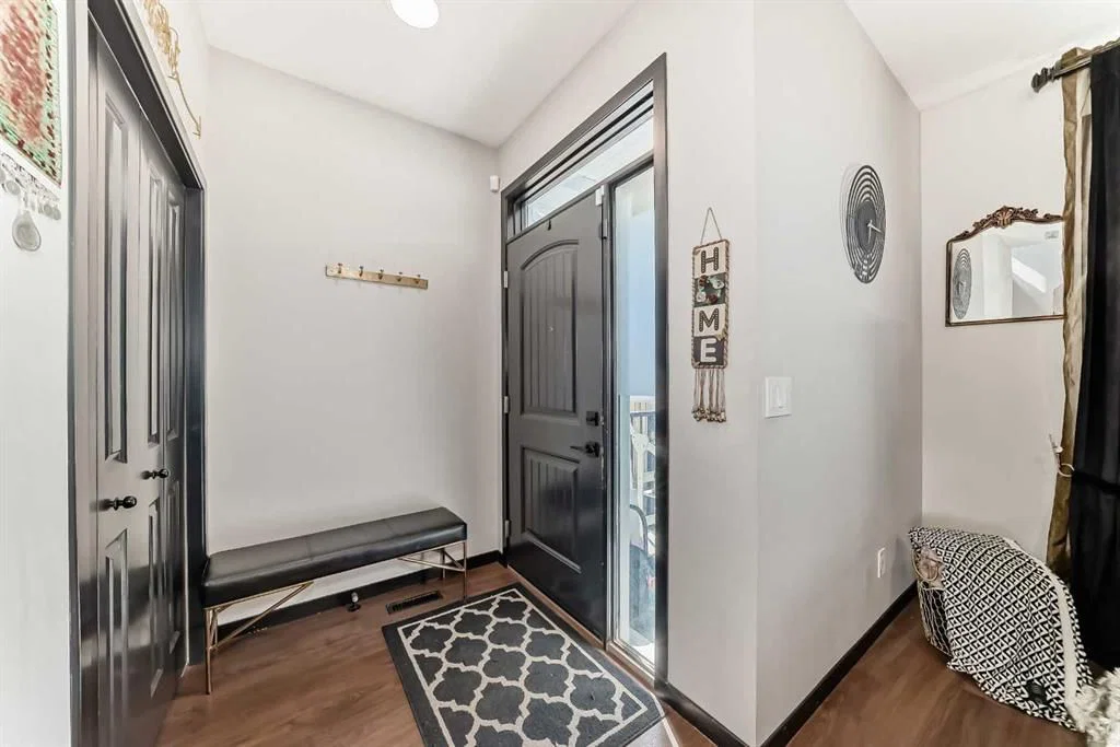 36 Howse Heights NE, Calgary — photo 2 of 41