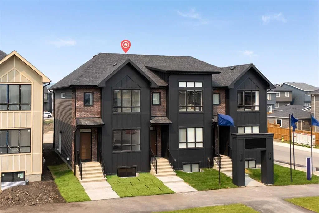 21523 Sheriff King Street SW, Calgary — photo 2 of 44