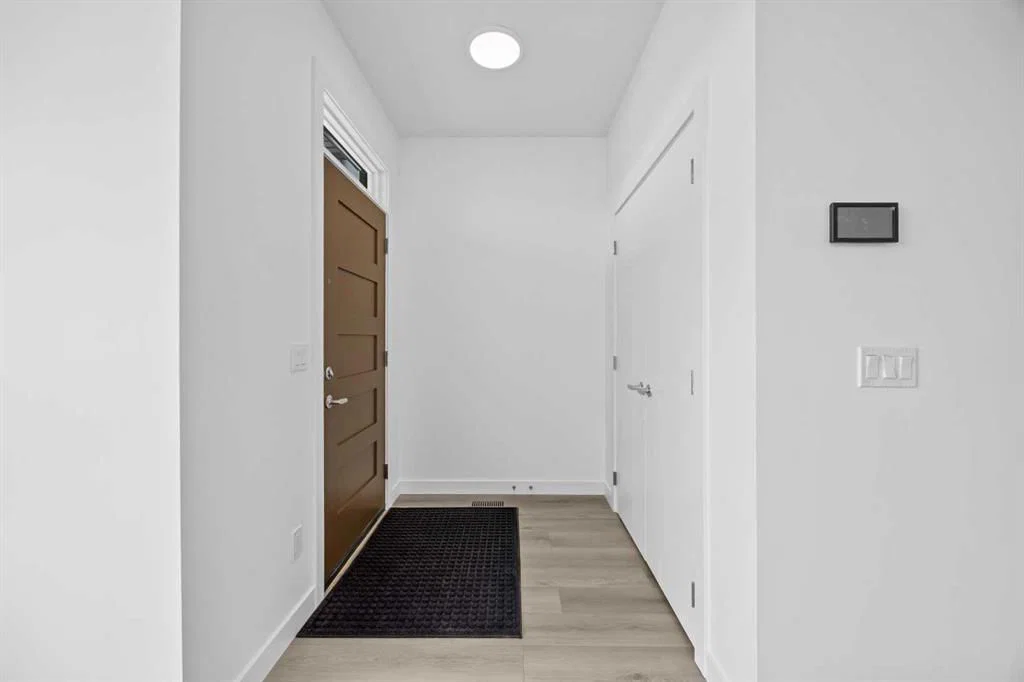 21523 Sheriff King Street SW, Calgary — photo 3 of 44