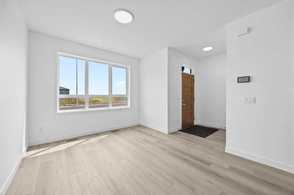 21523 Sheriff King Street SW, Calgary — photo 4 of 44