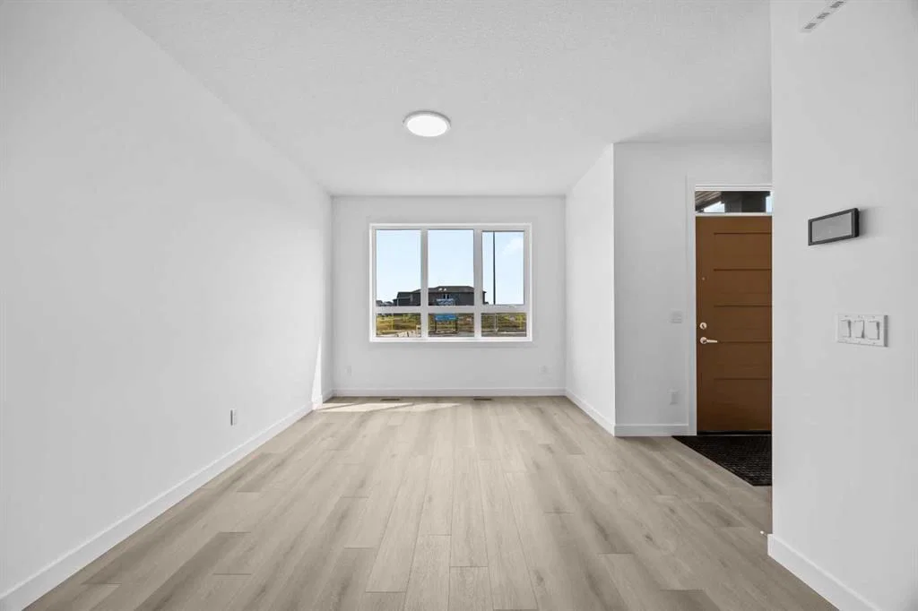 21523 Sheriff King Street SW, Calgary — photo 5 of 44