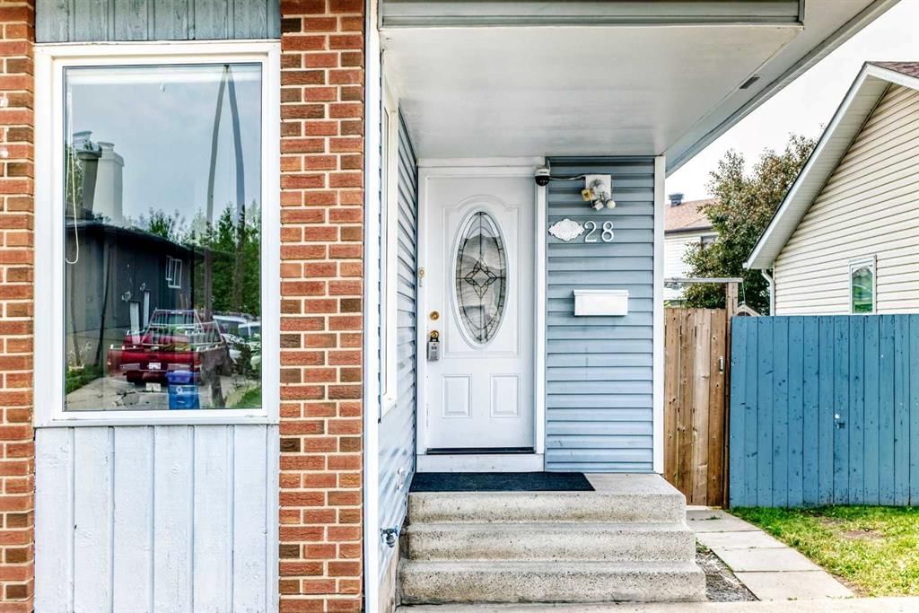 28 Whiteram Close NE, Calgary — photo 3 of 50