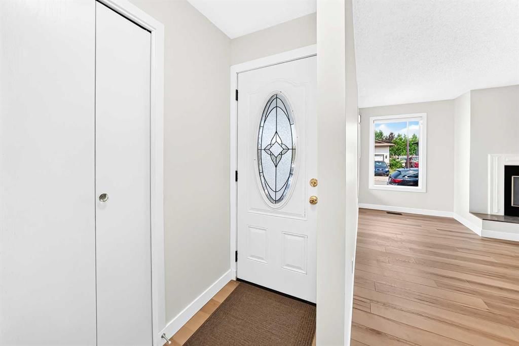 28 Whiteram Close NE, Calgary — photo 4 of 50