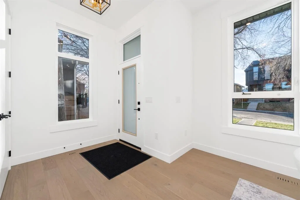 1444 43 Street SW, Calgary — photo 2 of 32
