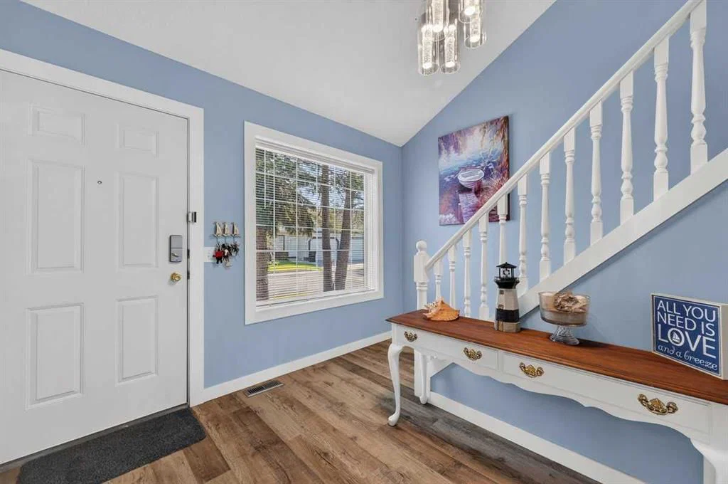 61 Somervale Point SW, Calgary — photo 2 of 32