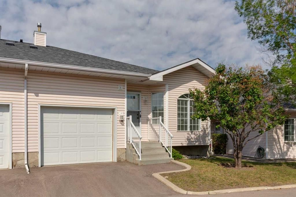 134 Hawkstone Manor NW, Calgary — photo 2 of 28