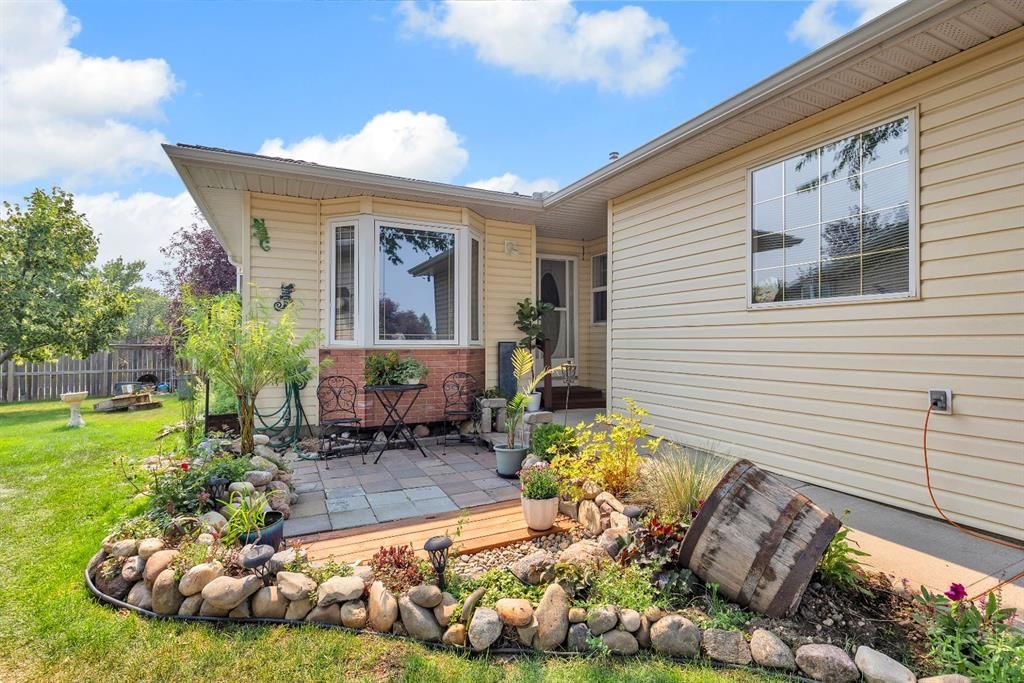 36 Dovista Court SE, Calgary — photo 2 of 25