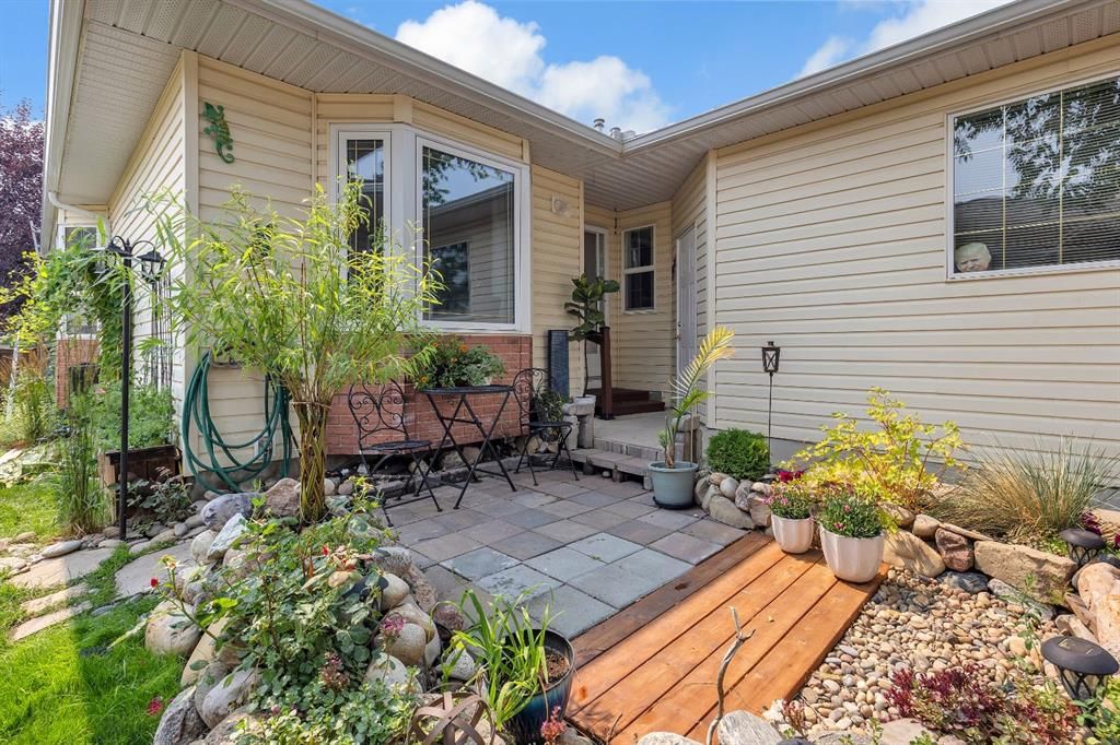 36 Dovista Court SE, Calgary — photo 3 of 25